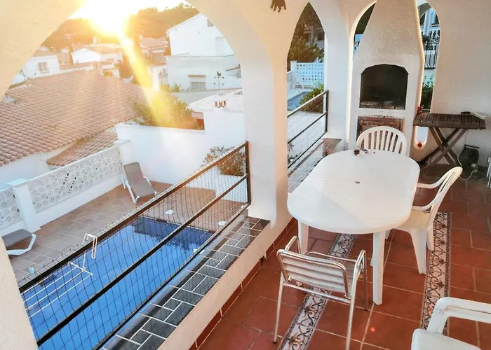 Charming In L'escala, Private Pool And Sea View L' Escala
