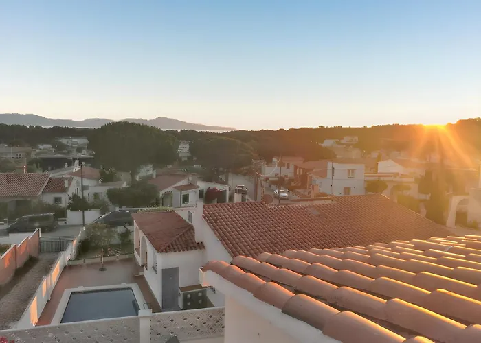 فيلة Charming In L'escala, Private Pool And Sea View